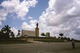 Place de la R&eacute;volution : monument le plus important de tout Cuba d&eacute;di&eacute; au Che. Sa statue est tourn&eacute;e vers Rosario sa ville natale en Argentine